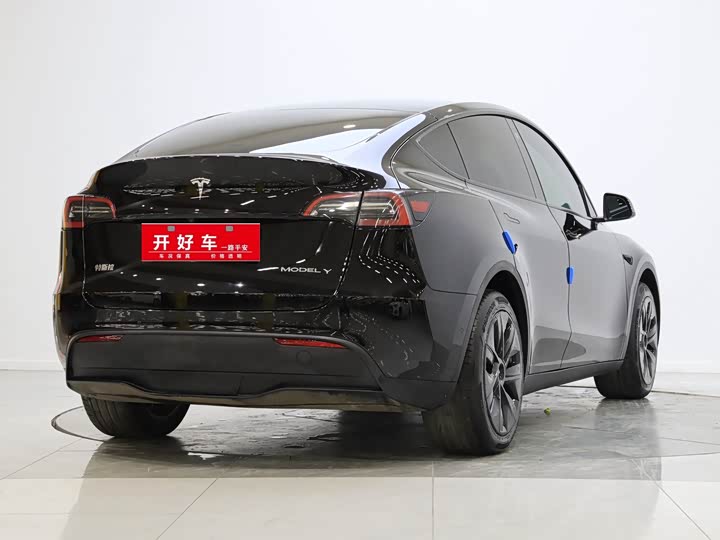 Фото 4 - Tesla Model Y