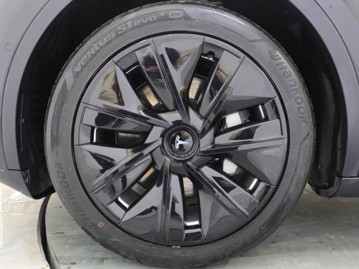 Фото 6 - Tesla Model Y