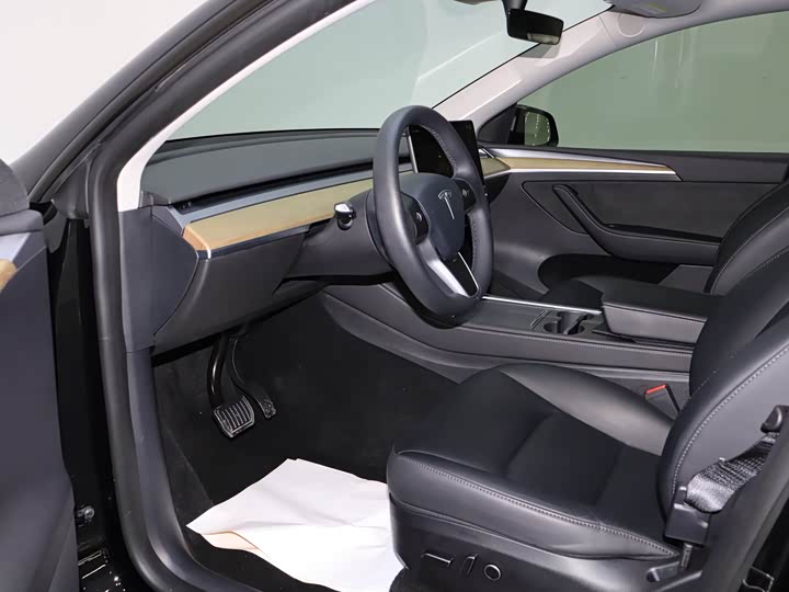 Фото 8 - Tesla Model Y