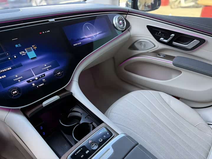 Фото 14 - Mercedes-Benz EQS