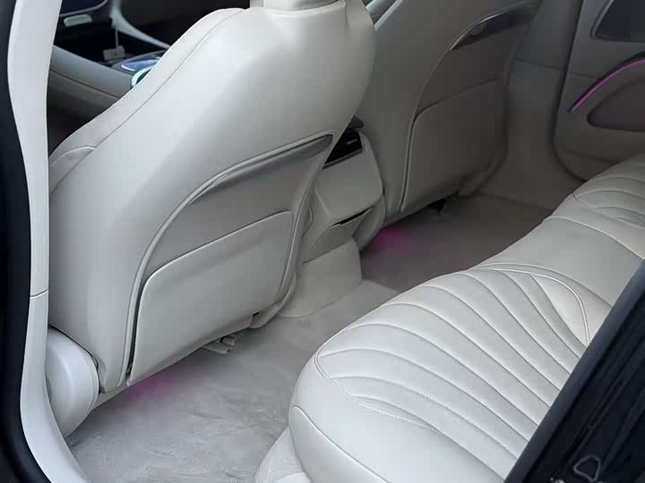 Фото 18 - Mercedes-Benz EQS