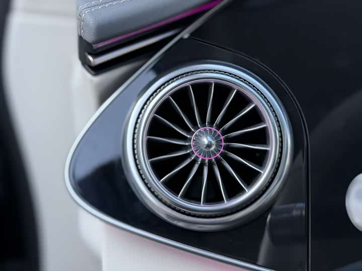 Фото 24 - Mercedes-Benz EQS