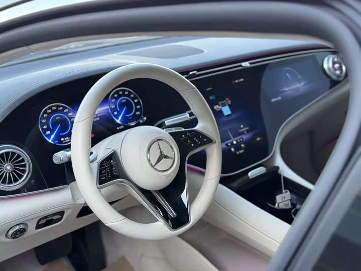 Фото 9 - Mercedes-Benz EQS