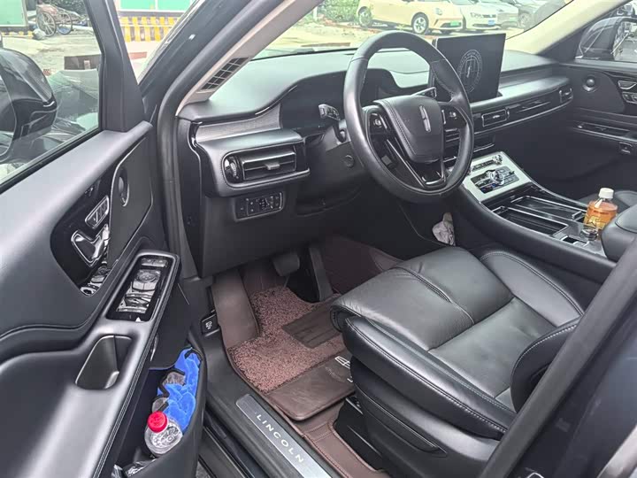 Фото 3 - Lincoln Aviator