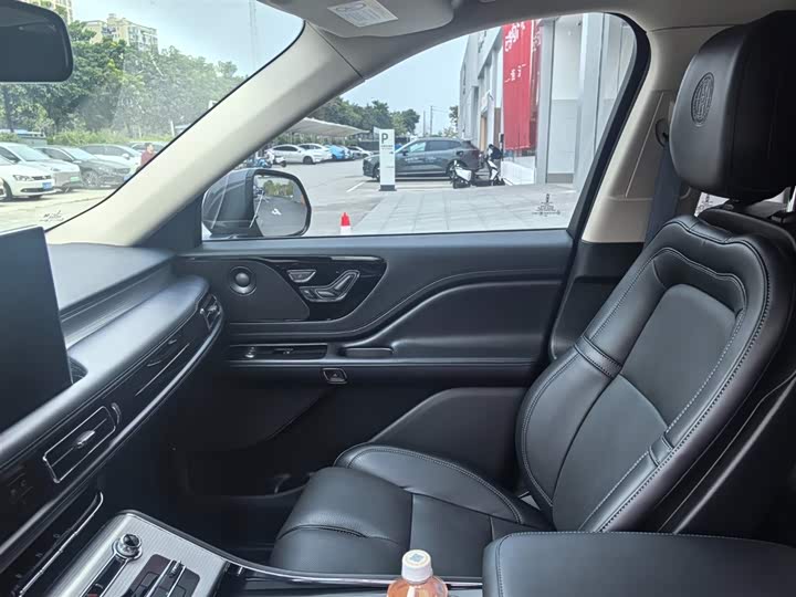 Фото 6 - Lincoln Aviator