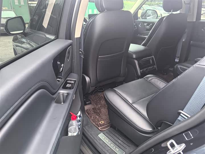 Фото 7 - Lincoln Aviator