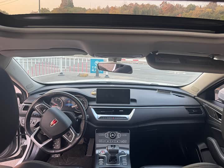 Фото 11 - Hongqi H5