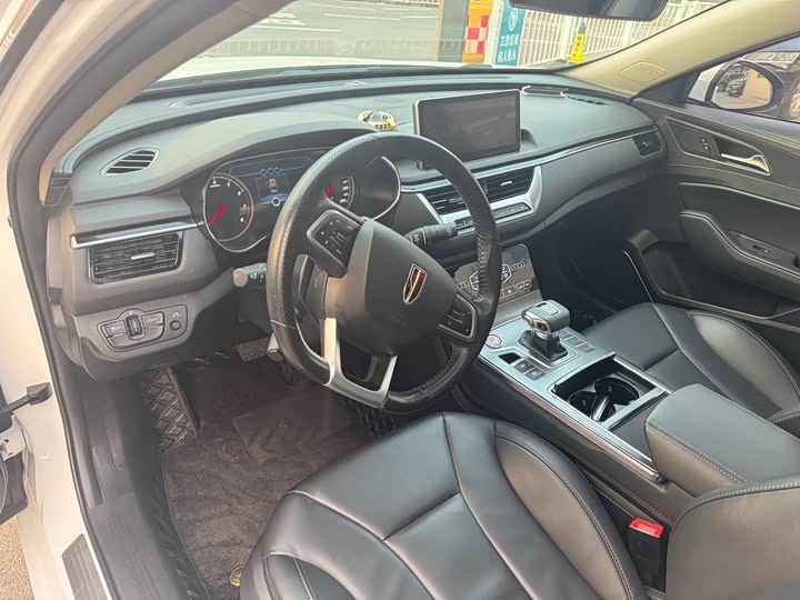 Фото 12 - Hongqi H5