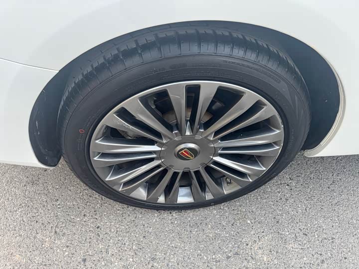 Фото 13 - Hongqi H5