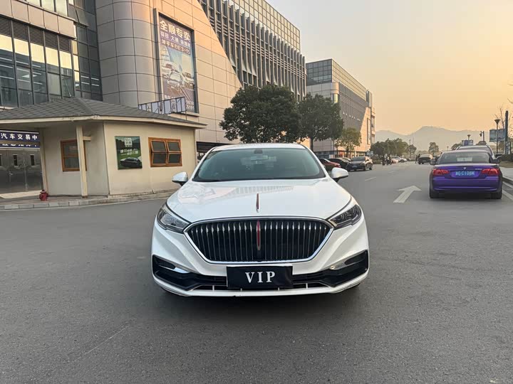 Фото 2 - Hongqi H5
