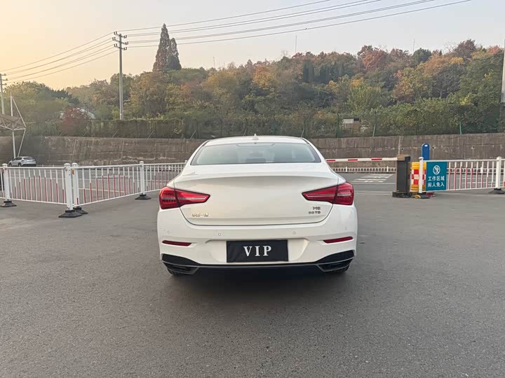 Фото 6 - Hongqi H5