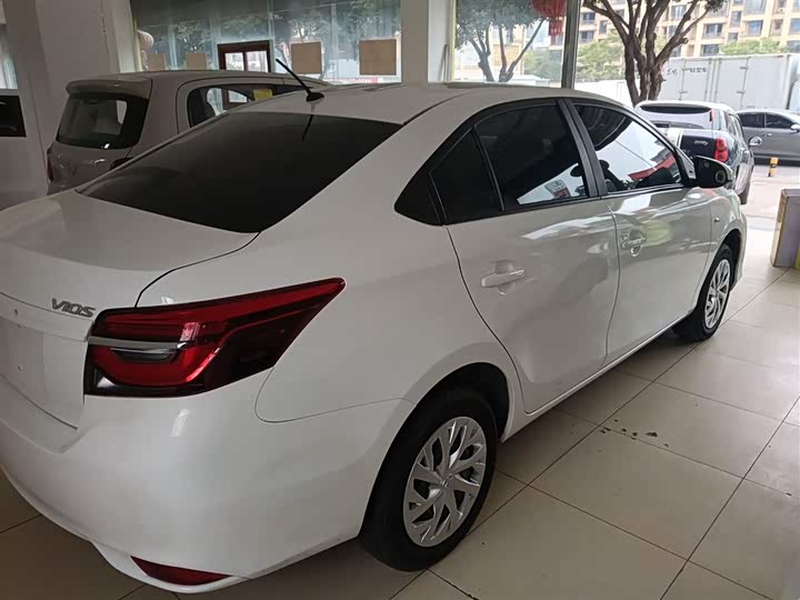 Фото 7 - Toyota Vios