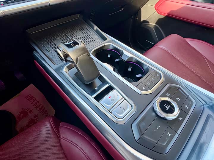 Фото 15 - Tank 400 Hybrid