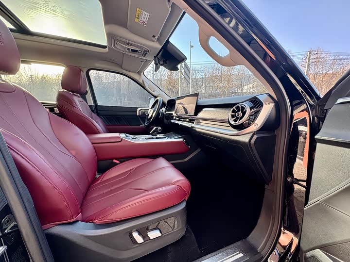 Фото 21 - Tank 400 Hybrid