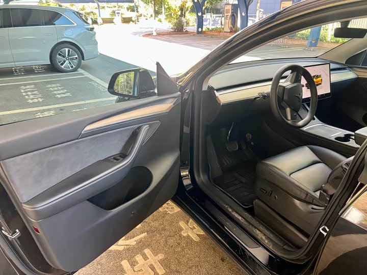 Фото 24 - Tesla Model Y