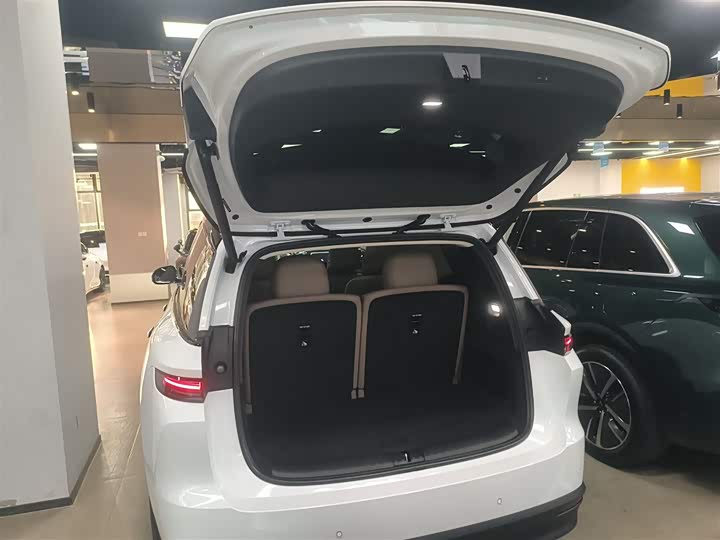 Фото 19 - LiXiang i8