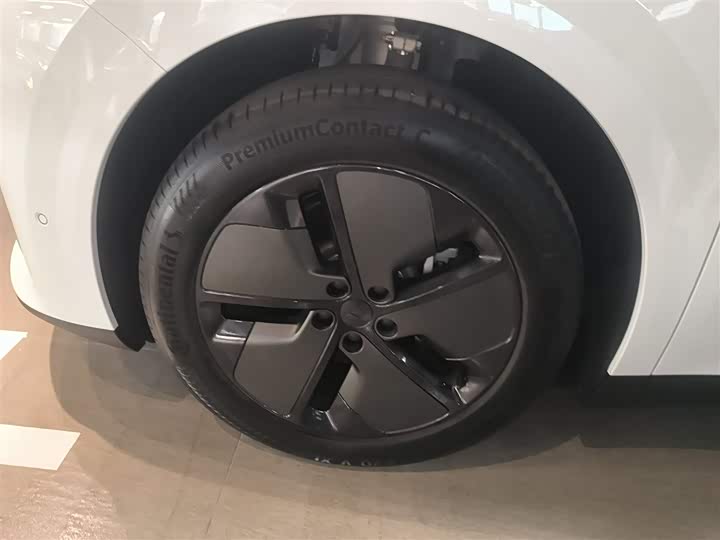 Фото 23 - LiXiang i8