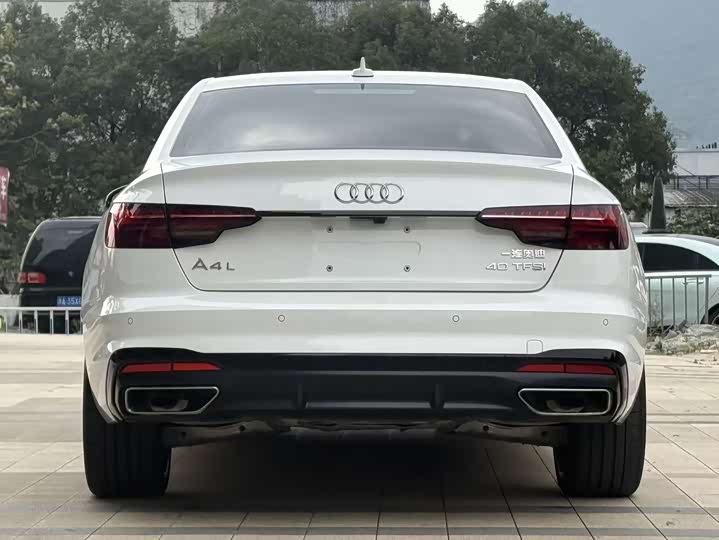 Фото 8 - Audi A4L