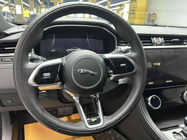 Фото 15 - Jaguar XF L