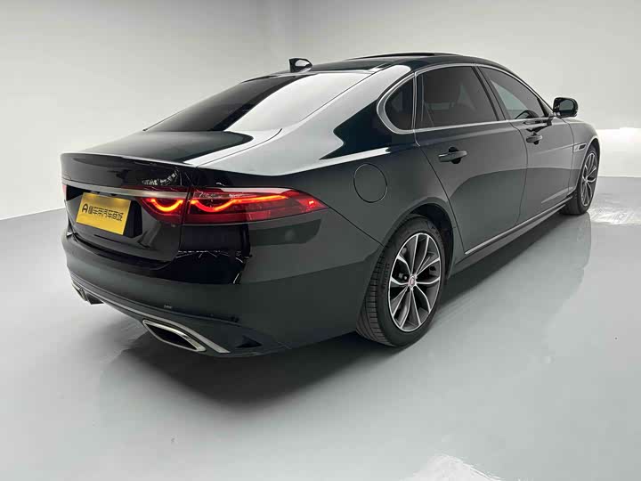 Фото 16 - Jaguar XF L