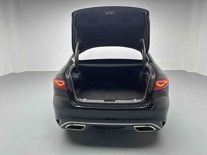 Фото 19 - Jaguar XF L