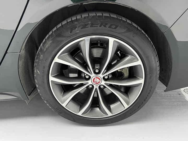 Фото 7 - Jaguar XF L