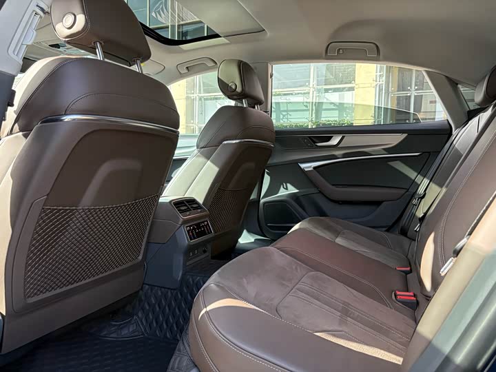 Фото 5 - Audi A7L