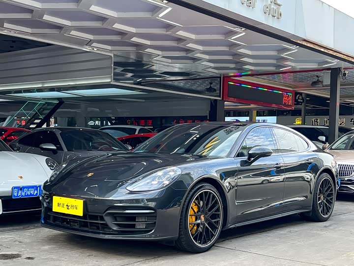 Фото 1 - Porsche Panamera