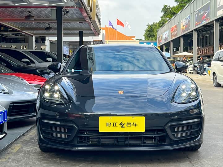 Фото 2 - Porsche Panamera