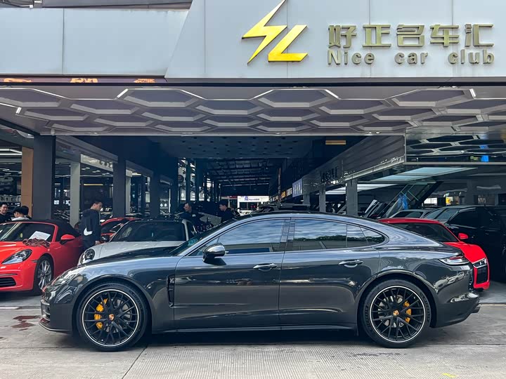 Фото 3 - Porsche Panamera