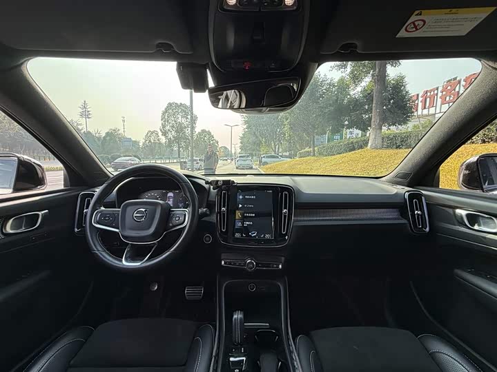 Фото 11 - Volvo XC40