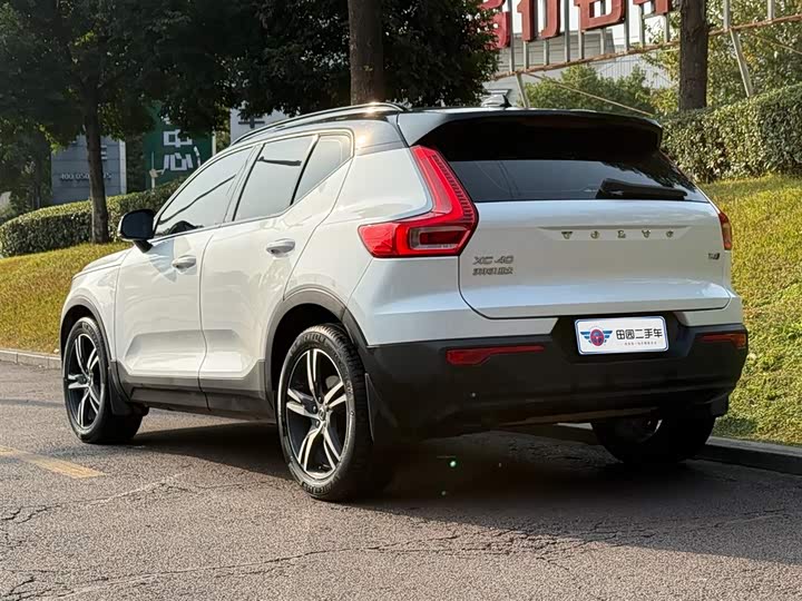 Фото 4 - Volvo XC40