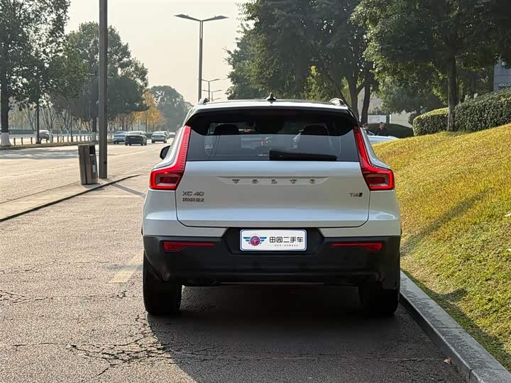 Фото 5 - Volvo XC40