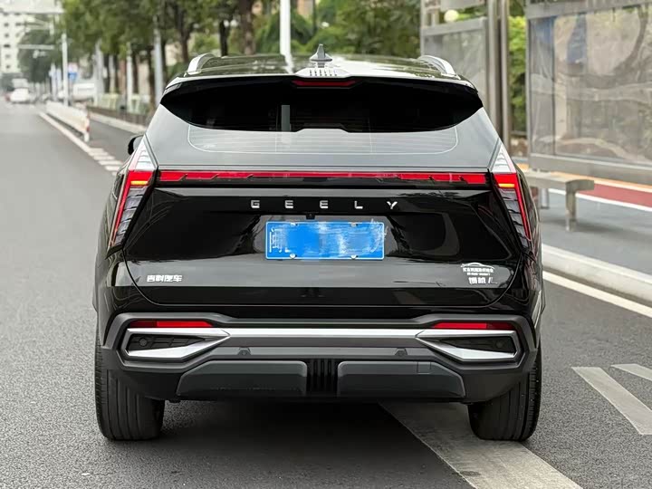 Фото 3 - Geely Atlas L