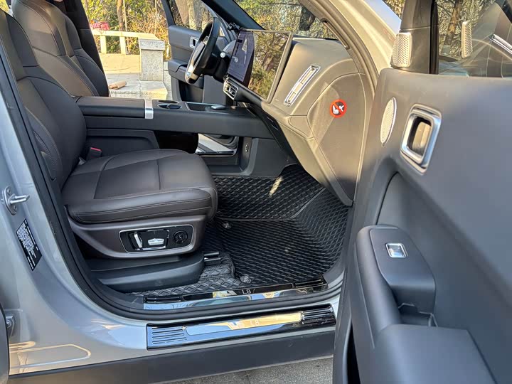 Фото 13 - LiXiang L8