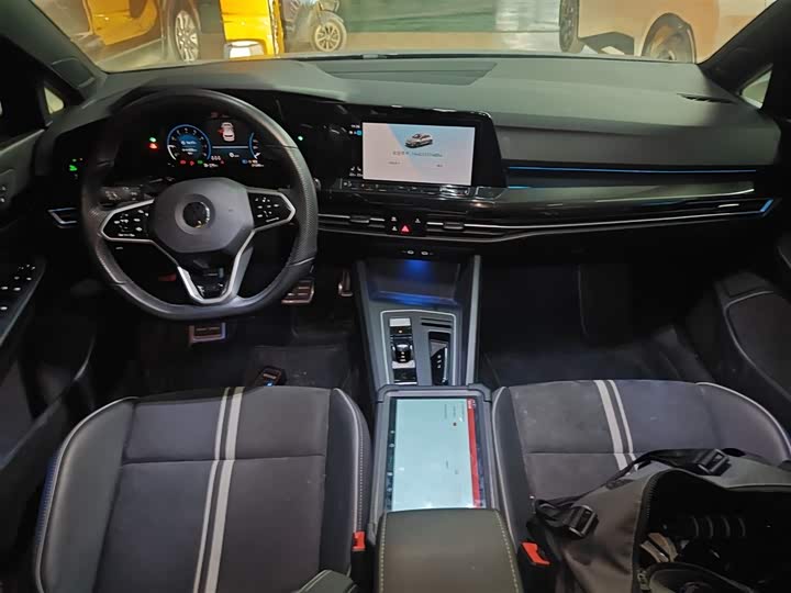 Фото 12 - Volkswagen Golf