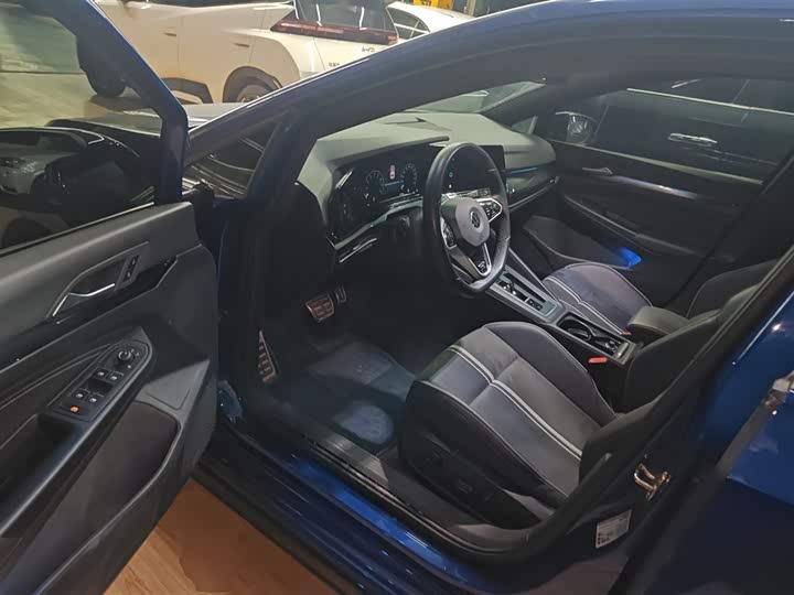 Фото 13 - Volkswagen Golf