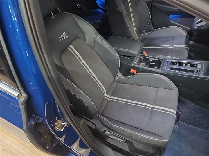 Фото 17 - Volkswagen Golf