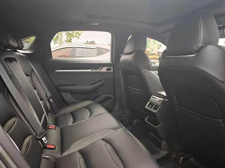 Фото 5 - Geely Preface