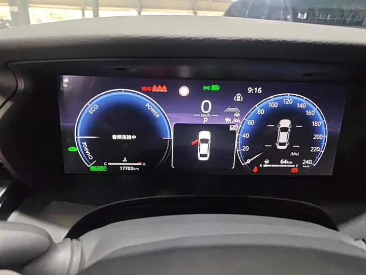 Фото 12 - Toyota Camry