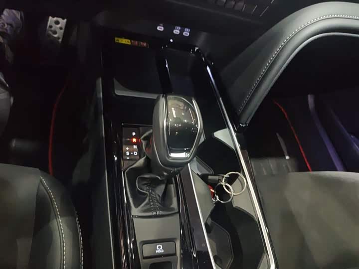 Фото 14 - Toyota Camry