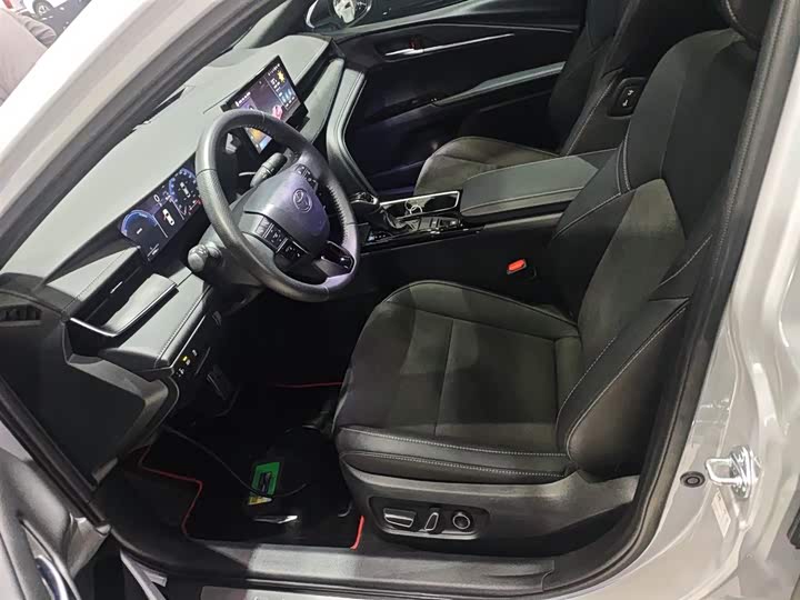 Фото 15 - Toyota Camry