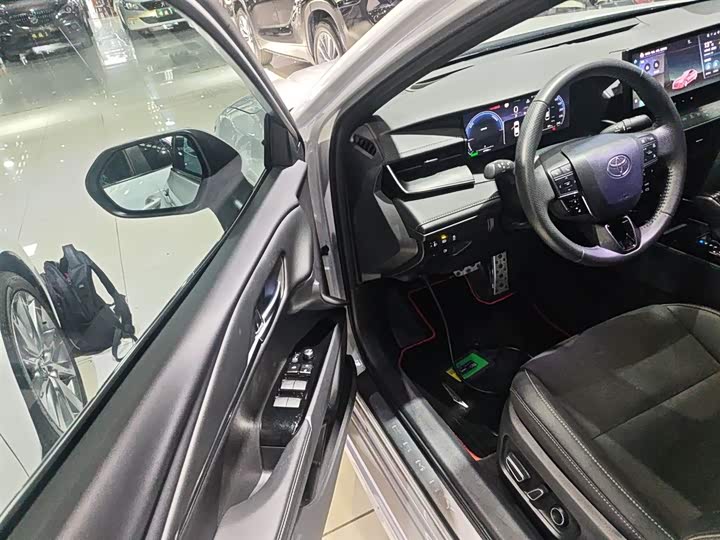 Фото 16 - Toyota Camry