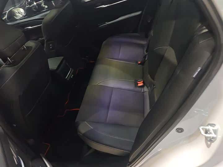 Фото 17 - Toyota Camry