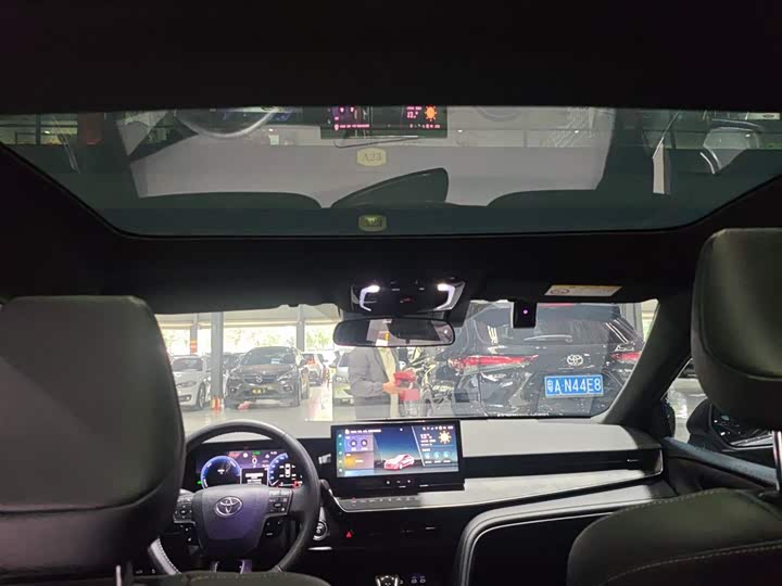 Фото 18 - Toyota Camry