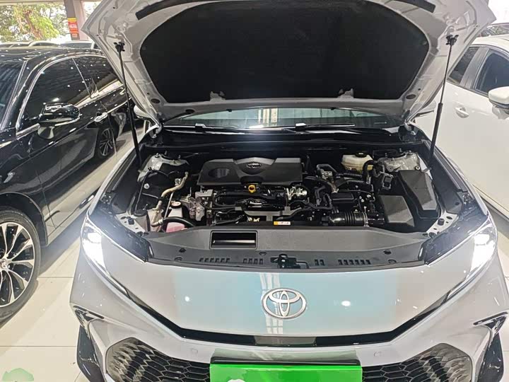 Фото 20 - Toyota Camry