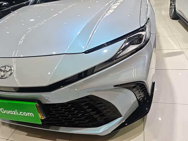 Фото 24 - Toyota Camry