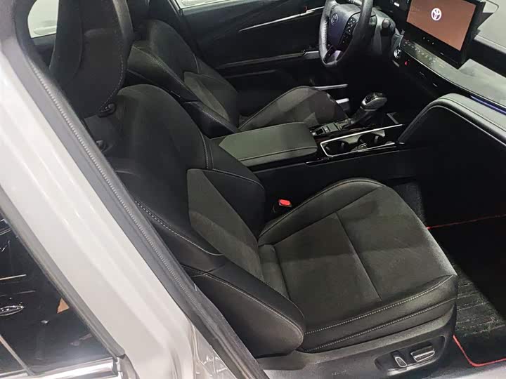 Фото 25 - Toyota Camry