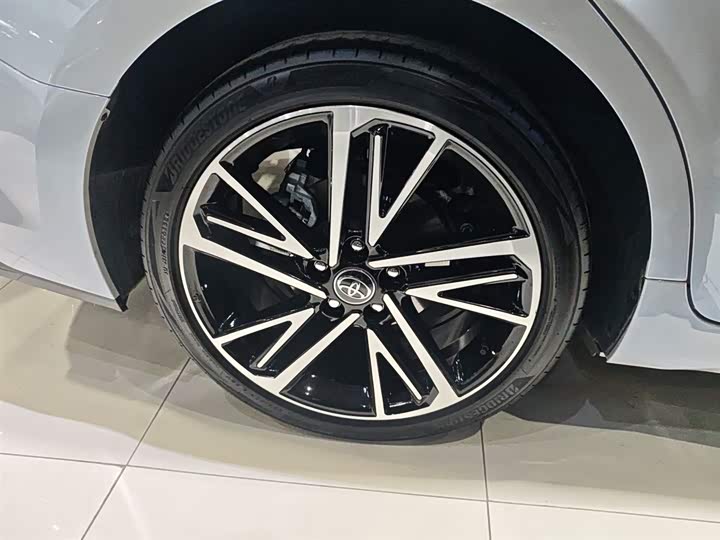 Фото 26 - Toyota Camry