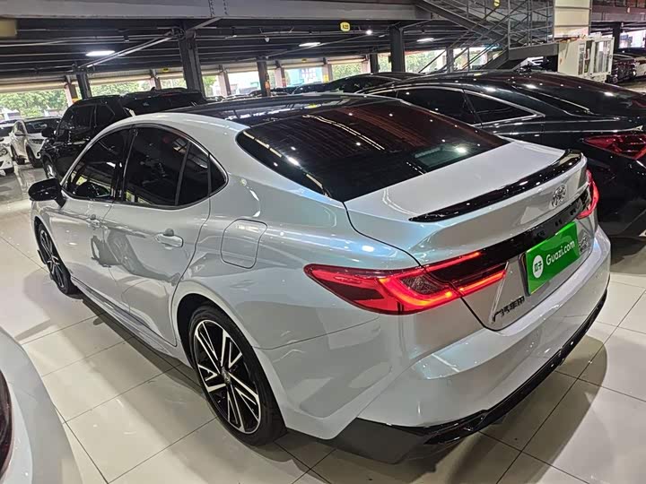 Фото 5 - Toyota Camry